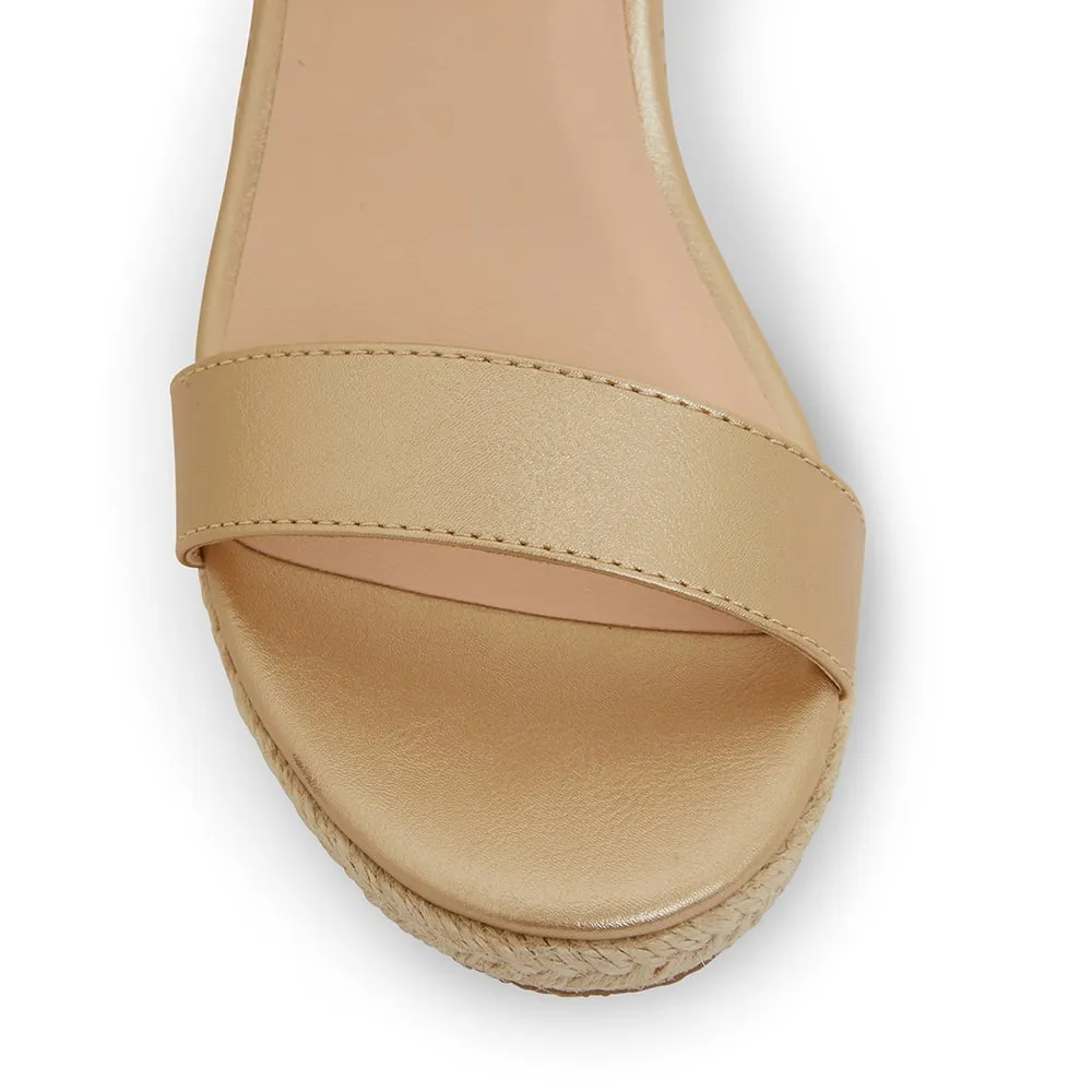 Annie Wedge in Soft Gold Smooth