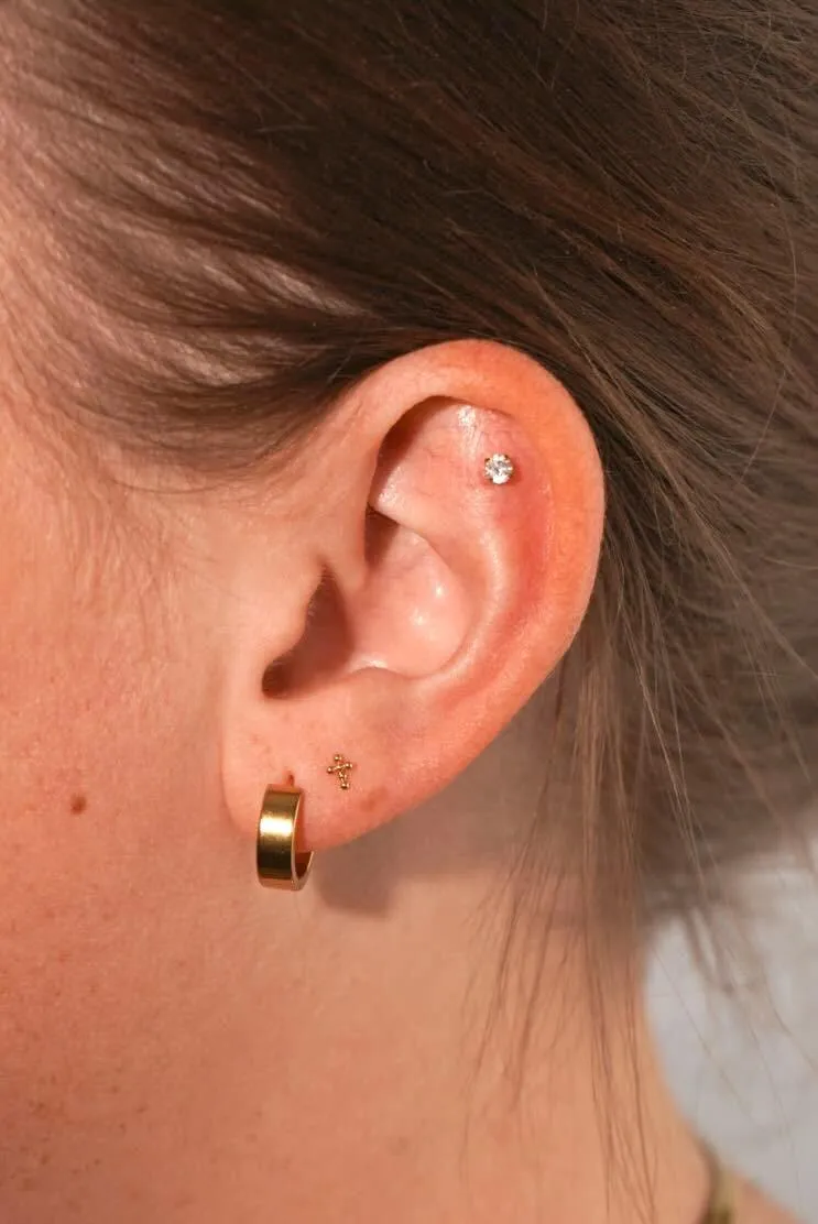 Bubble Cross Flat Back Stud